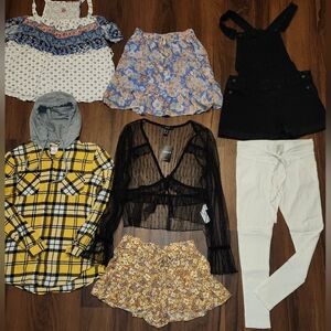 9 Pc Lot Juniors Sz M Tops, Tees, Skirts, Shorts, Overall Shorts, Pants